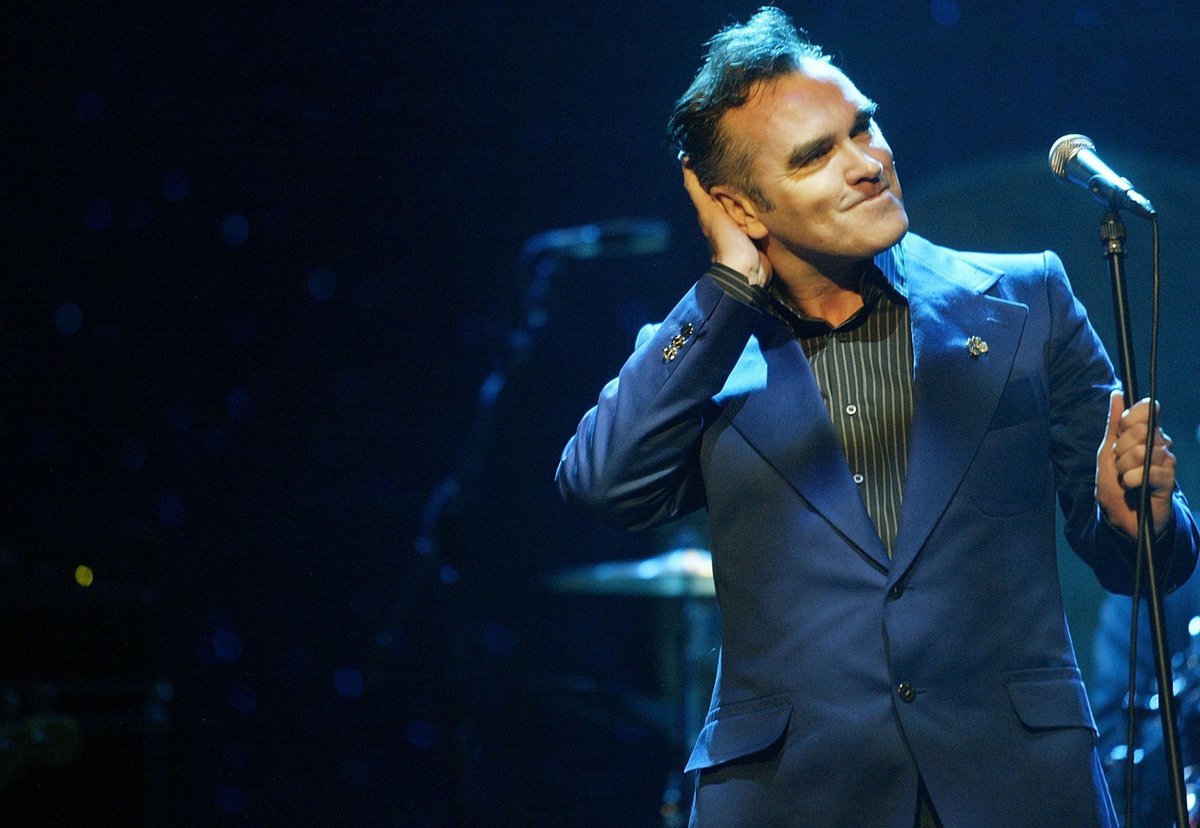 amarcelosantos's tweet photo. Nascido em 22 de maio de 1959, hoje Steven Patrick Morrissey completa 64 anos de idade. Morrisey ficou conhecido como vocalista da banda The Smiths com quem gravou 4 álbuns de estúdio e um ao vivo. Desde 1988 se dedicou a sua carreira solo e já gravou 14 discos de estúdio. https://t.co/FkougI0XwO