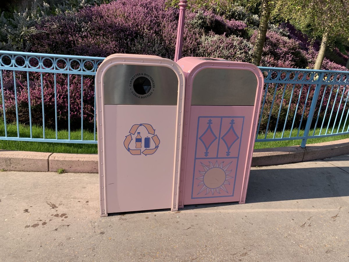 MagicalTrash's tweet photo. If you like multiple shades of pink, then these two cans from #DisneylandParis' #Fantasyland in 2019 should be right up your alley.
🌐 | https://t.co/brPfsrVQGT
📷 | @JeremiahGood
Used with Permission. #MagicalTrash #DisneyTrashCan #TrashCan #DisneyParks #Paris #DLP #DLPR https://t.co/CJBej2fDei