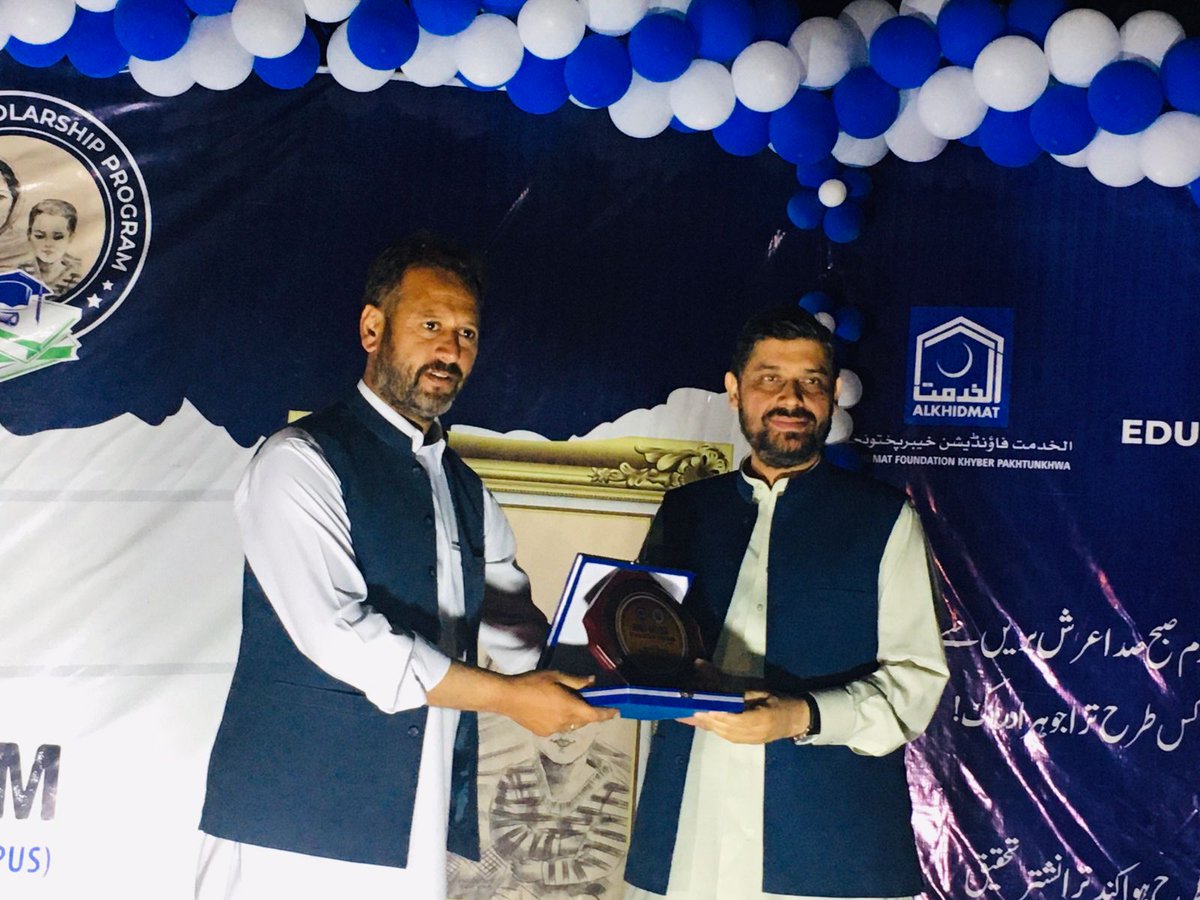KpAlkhidmat's tweet photo. اس موقع ضلعی ذمہ داران، پرنسپل، اساتذہ اور طلبہ نے شرکت کی۔
Alkhidmat Foundation Pakistan
#AlkhidmatFoundation #schools #Chitral #scholarship #telented #students #education #support https://t.co/nKp28ixMFo
