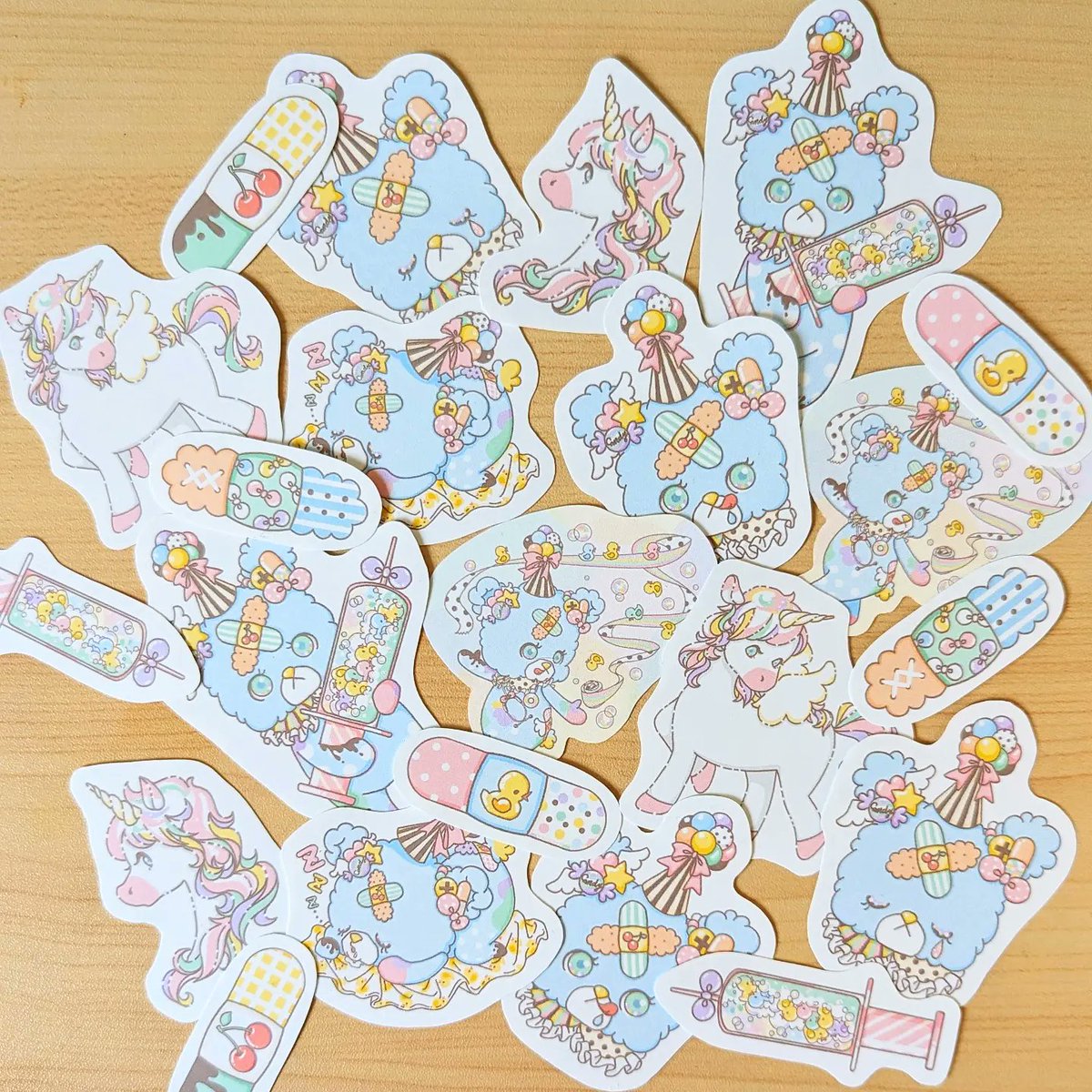 ribbon_effect's tweet photo. 「ゆめかわ？病みかわ？くまちゃんシール」を　#minne　に出品しました🙂
minne作品ページ↓↓
https://t.co/89HKWG7o31
コラージュ、手帳にいかがでしょうか🙂
#シール　#ステッカー　#コラージュ　#コラージュ素材　#紙もの　#手帳　#ゆめかわ　#病みかわ　#イラスト　#ribboneffect https://t.co/EhMXZpFoNs