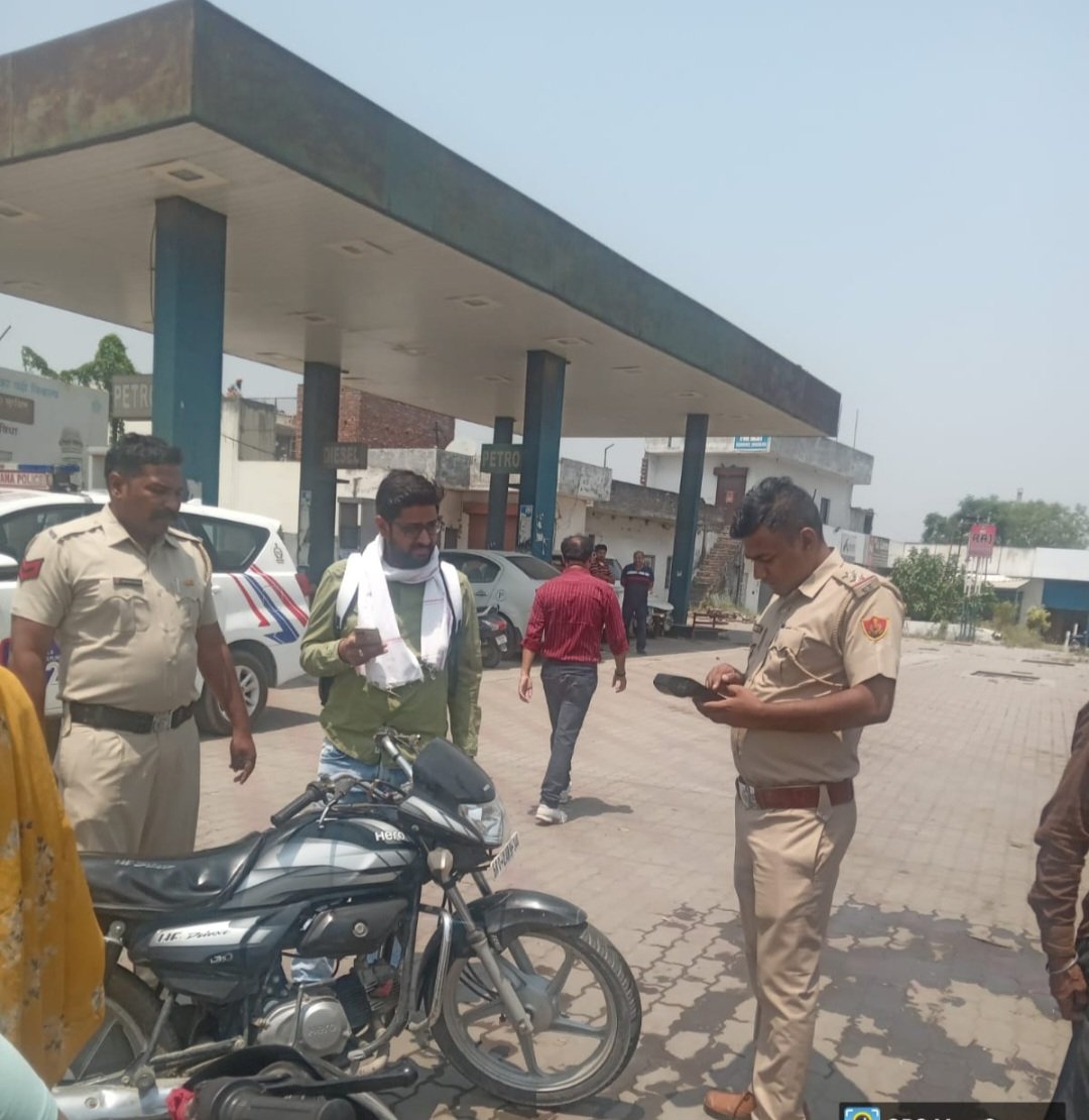 PoliceYnr's tweet photo. जिला पुलिस द्वारा किसी भी आपात स्थिति से निपटने,अपराध को अंजाम देकर भागने वाले अपराधी को पकड़ने व अपराधो की रोकथाम हेतु, तुरंत कार्रवाई के लिए सीलिंग प्लान के तहत जिले मे 40 नाको व 7 चेकिंग पार्टियो ने 1693 वाहनो को चेक कर 193 के किए चालान
@police_haryana 
@AdgpAmbalaRange https://t.co/uEirXy0ZVV