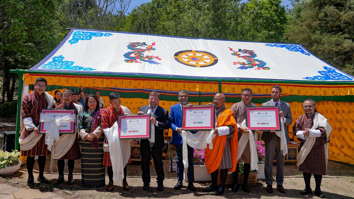 #Bhutan unveils four BIOFIN solutions to bridge finance gap for #biodiversity conservation. The solutions, aligned with government priorities, will help 🇧🇹 protect its rich biodiversity, create green jobs &amp; combat #ClimateChange. 
More 🔗 bit.ly/41WYdie
#BiodiversityDay