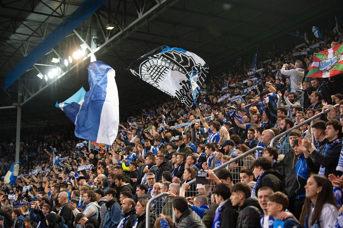 Alaves's tweet photo. ℹ️ El Deportivo Alavés pondrá a disposición de sus abonados entradas para el partido frente a Las Palmas y un paquete de vuelo chárter con entrada.

➕ Más información: https://t.co/Hdeix6WRdk

#LasPalmasAlavés #EsteEsElCamino 🔵⚪️ https://t.co/vY2zP1ct8X