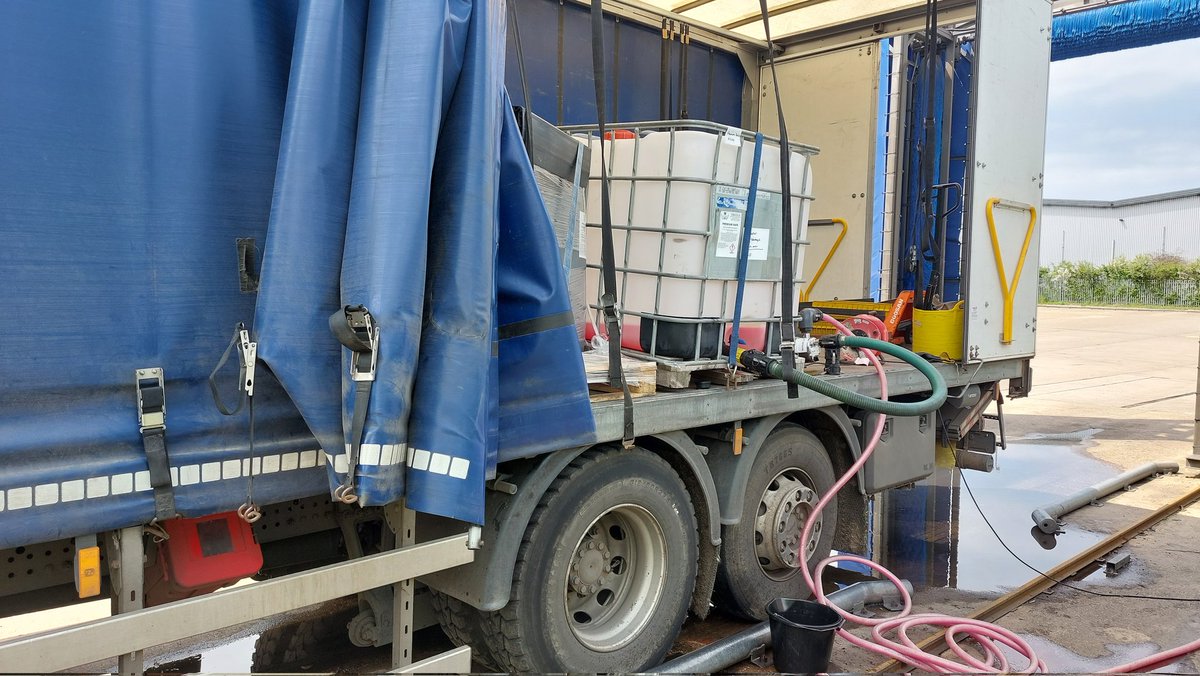 Second pump over of the day nearly completed 
#CleaningChemicals 
#TruckersOfTwitter