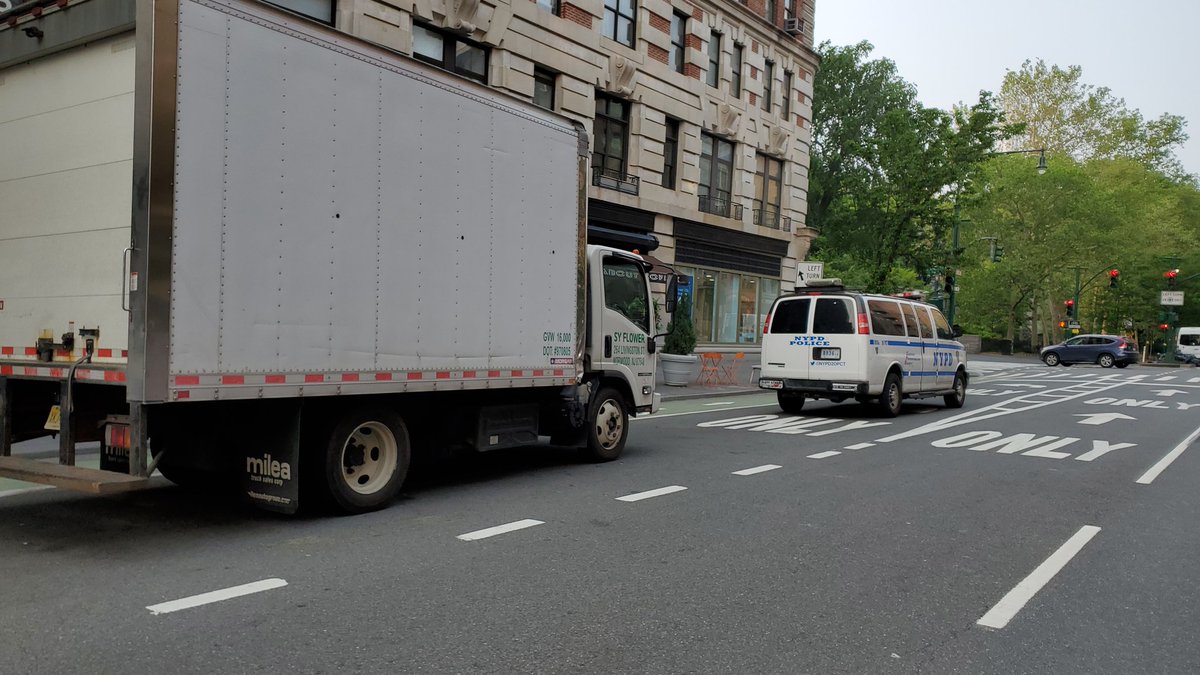 Are the Police at the 20th Parked Illegally? tweet media