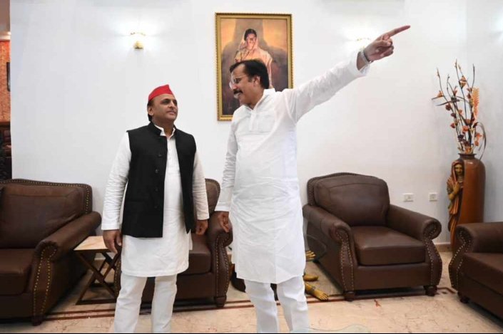KpPatha19731260's tweet photo. 24 में प्रधानमंत्री के प्रबल दावेदार अखिलेश भैया क्या आप लोग सहमत हैं अब चायवाला नहीं दूधवाला. @yadavakhilesh . @RajeevRai . @UPTakOfficial . 🙌🙏🙏 https://t.co/3PmZ09y5zh