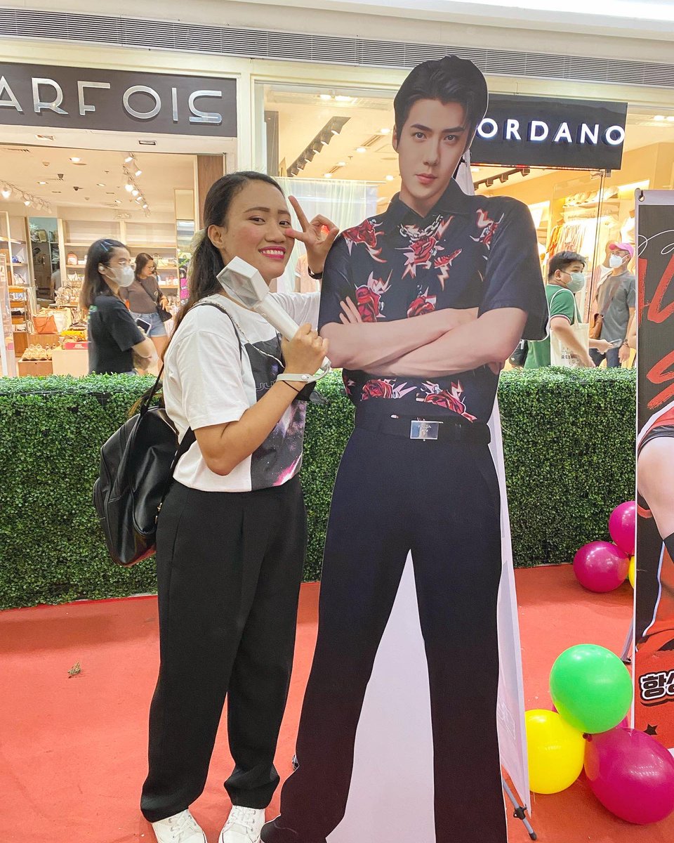 rizacute_18's tweet photo. A night to remember. Thank you so much for the memories my favorite duo! See you again soon! Let’s be together for a long time!
@weareoneEXO 
#EXO_SC #EXO_SCinManila #SEHUN #CHANYEOL https://t.co/GKAh4yhD57