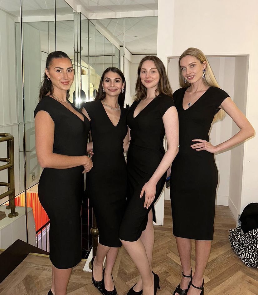 💍🖤 How stunning are our Exhibition Girls Ltd hostesses, who have been showcasing high-end jewellery at our client’s luxury event this week at @burlingtonarcade London! ⭐️

#jewellery #luxuryevents #highendjewelry #promotionstaff #eventstaff
exhibition-girls.com