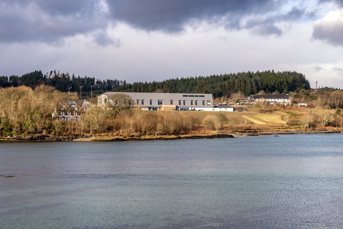 hubNorthScot's tweet photo. Delighted our Broadford Hospital project on Skye we delivered for @NHSHighland has been shortlisted for next month's @ScottishDesign awards. Huge shout out to our designers @OberlandersArch &amp; @ruraldesign for a great entry and good luck! #skye #design #awards https://t.co/O4vMPGmNDe