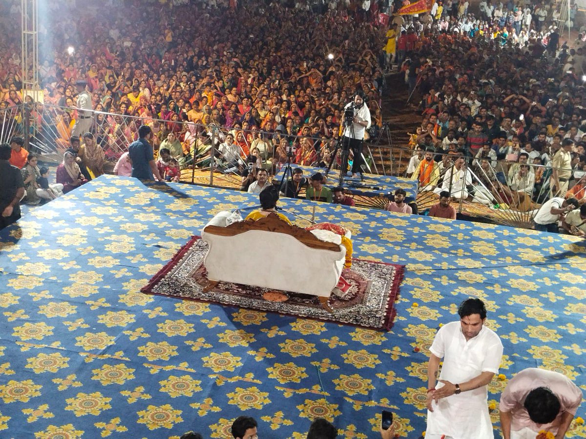 रात दो बजे भी समस्या का निवारण-प्रश्नकाल…पूज्य सरकार के संग…| bageshwar dham sarkar 
#bageshwardhamsarkar 
#BageshwarDham