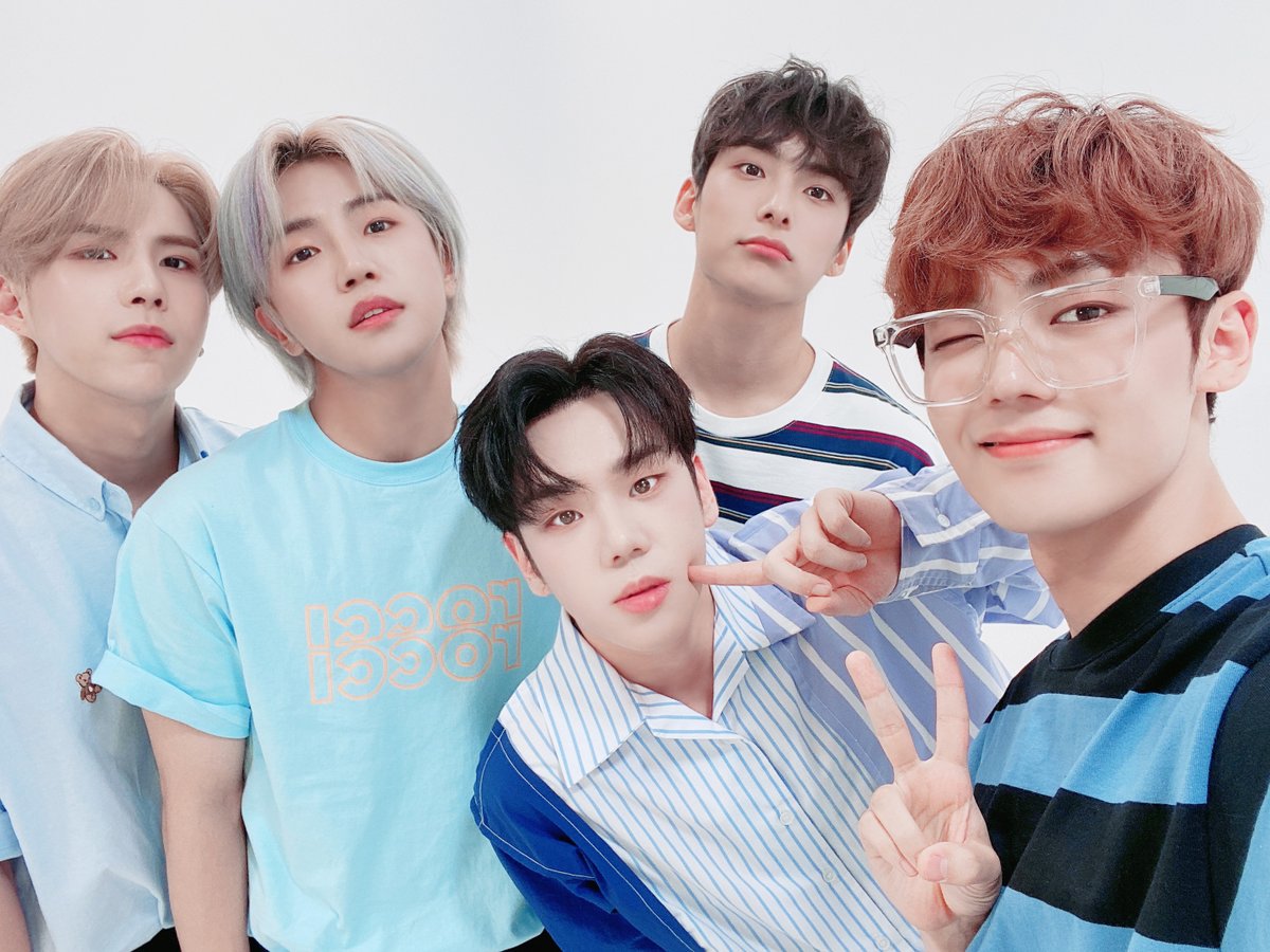 official_ACE7's tweet photo. [#ACE_PHOTO]📸
 
230523 6th Anniversary
HAPPY BIRTHDAY

사랑해 초이스❤️ 
에이스와 오래 함께 하자

#에이스_6주년_초이들_덕분이야❤️
#에이스_데뷔6주년_축하해
#에이스 #초이스 #ACE #CHOICE https://t.co/oZobxEjPTG