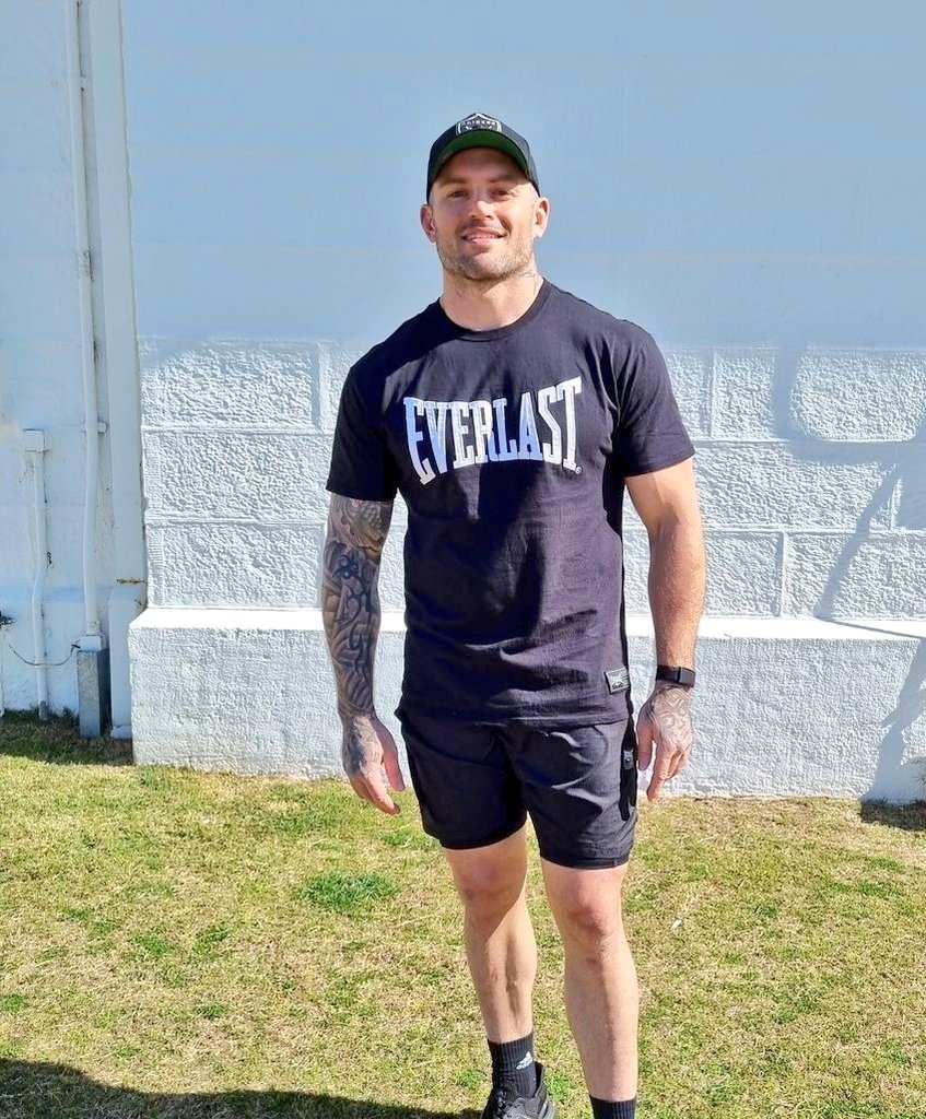 Got a early head start on my morning with an hour of running, one hour at the gym. Fresh and out of the shower, I'm ready for coffee.

Google morning my peeps~ @RodzinaNYC