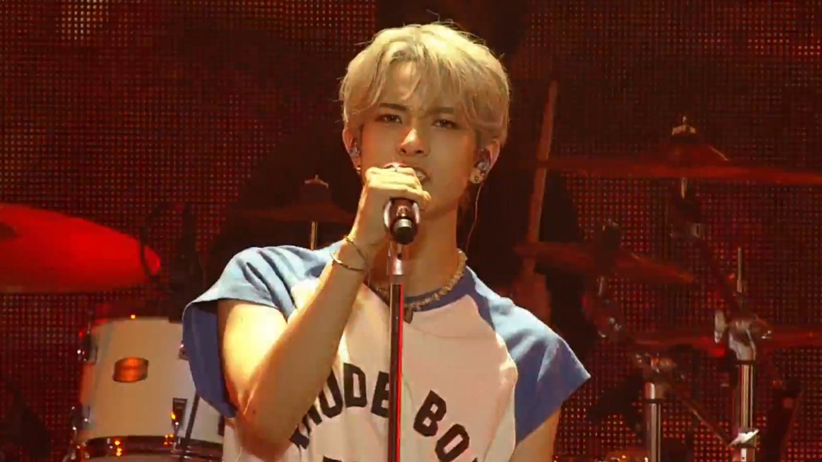 PR0DHEE's tweet image. rockstar heeseung ★