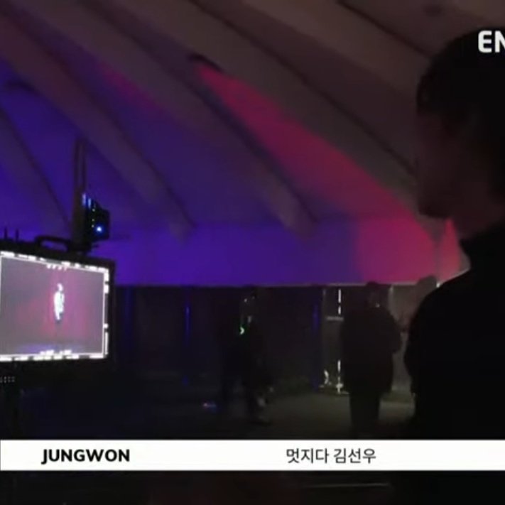 woniee_wuv's tweet photo. jungwon is monitoring and cheering his sunoo hyung🥺 https://t.co/3MMa6Qo0HU