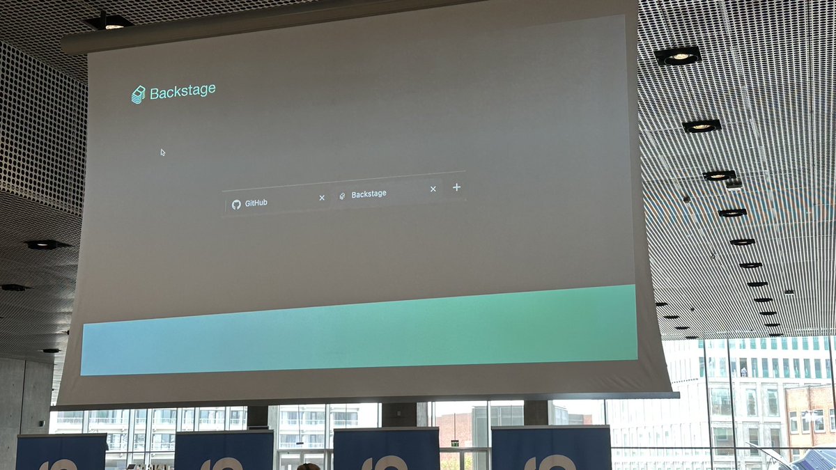 phennex's tweet image. Can we take this (all these developer tools in multiple tabs) and transform them into a single tab; @BackstageDX - it’s all about reducing cognitive load of developers. Lee Mills on #DeveloperPortals at #GOTOaar 👋