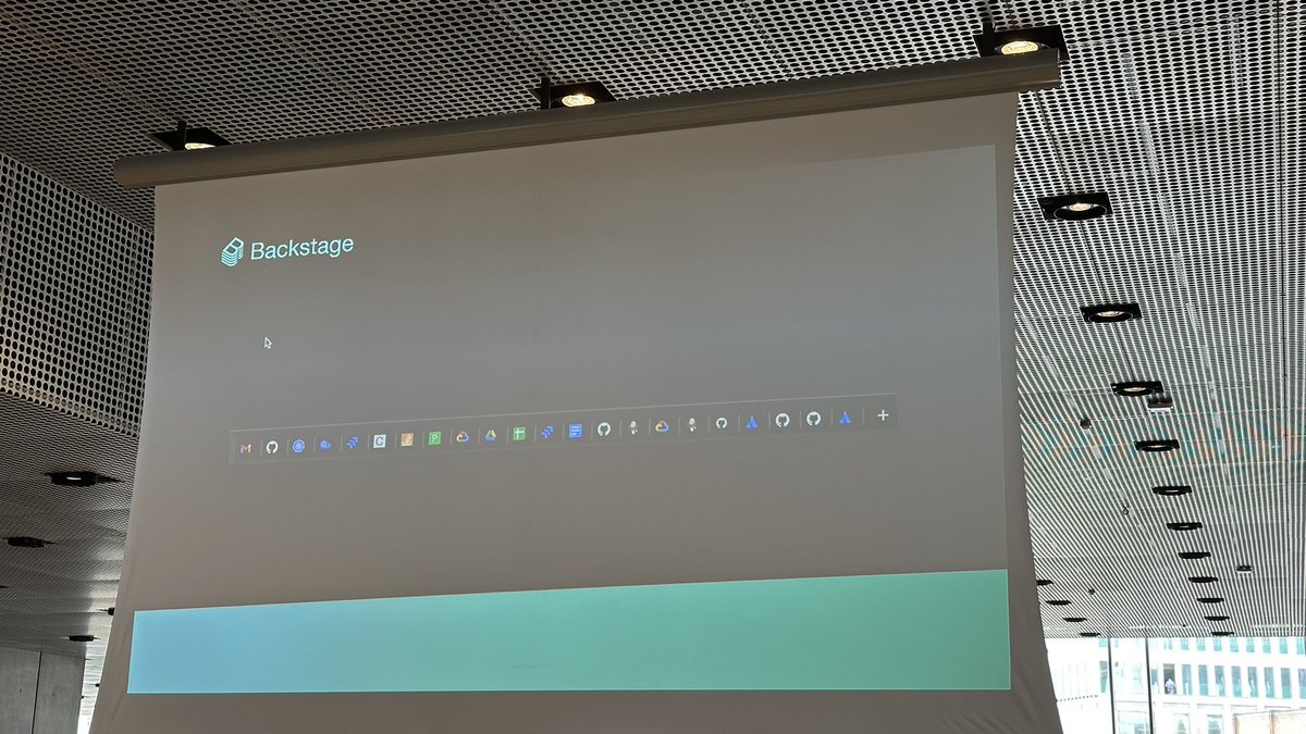 phennex's tweet image. Can we take this (all these developer tools in multiple tabs) and transform them into a single tab; @BackstageDX - it’s all about reducing cognitive load of developers. Lee Mills on #DeveloperPortals at #GOTOaar 👋