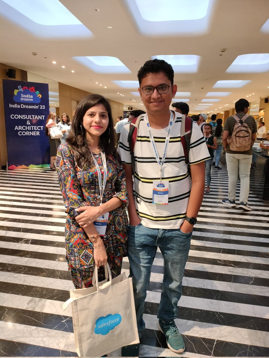 sfdcNeha's tweet photo. A day full of learning at @sfindiadreamin 

And look whom I met with.. 🤩 @digitalbhardwaj &amp; @sagarjaipareek 

#indiadreamin23 https://t.co/hZ9zGAIMIq