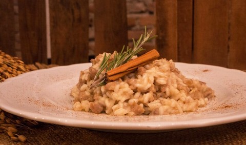 TurismoVeneto's tweet photo. Con il riso Vialone Nano #IGP puoi fare tantissimi risotti gustosi. Provalo all’Isolana ☺
Questo piatto, tipico di #IsoladellaScala, è un successo garantito per un bel pranzo in famiglia.
Qui la ricetta 👉https://t.co/aJSphnUVqV
#VisitVeneto
📸 Melotti https://t.co/978JaGjTOq