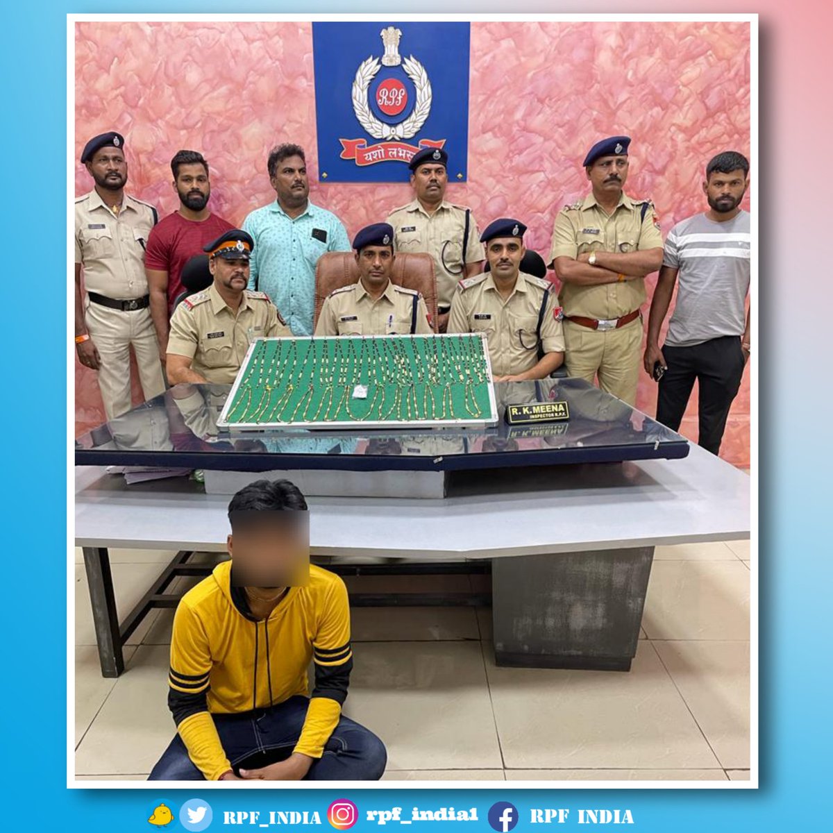United against crime ! 

#RPF Bhusawal in coordination with Kurla Police, Mumbai cracked a case with arrest of the prime suspect involved in a ₹28 lakh gold theft at Bhusawal station.
#OperationRailPrahari  #cooperation #TogetherWeCan