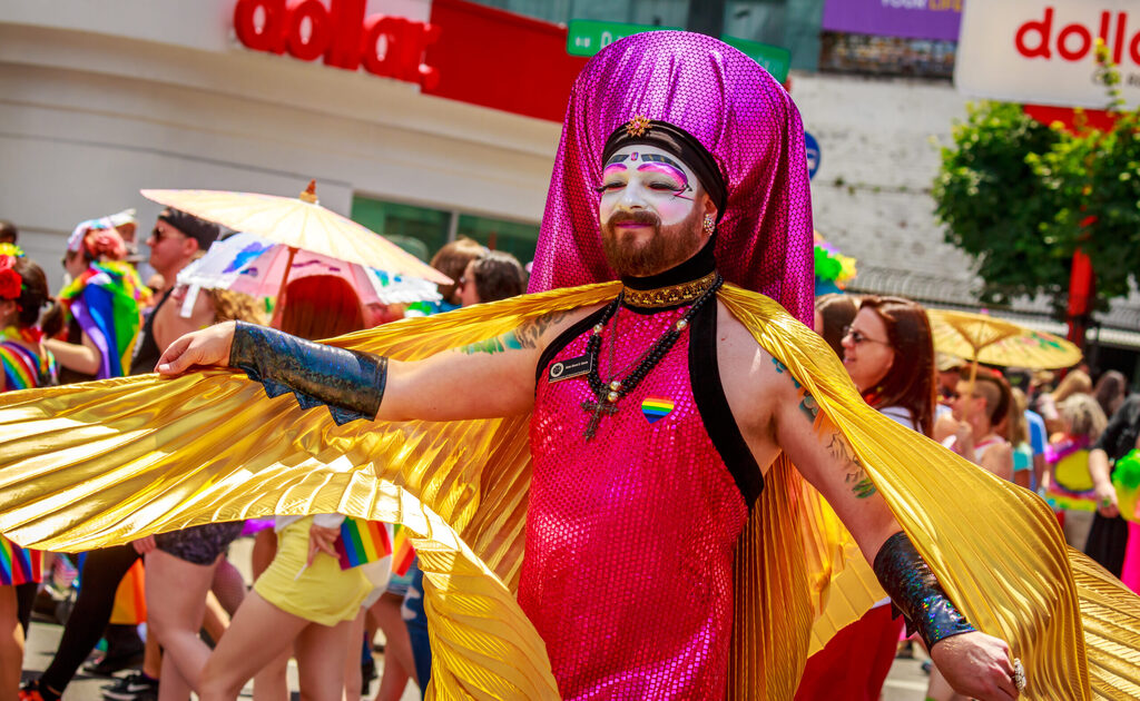 Anaheim mayor invites drag Sisters to Angels Pride Night after the Dodgers banned them ift.tt/xIhos3t
