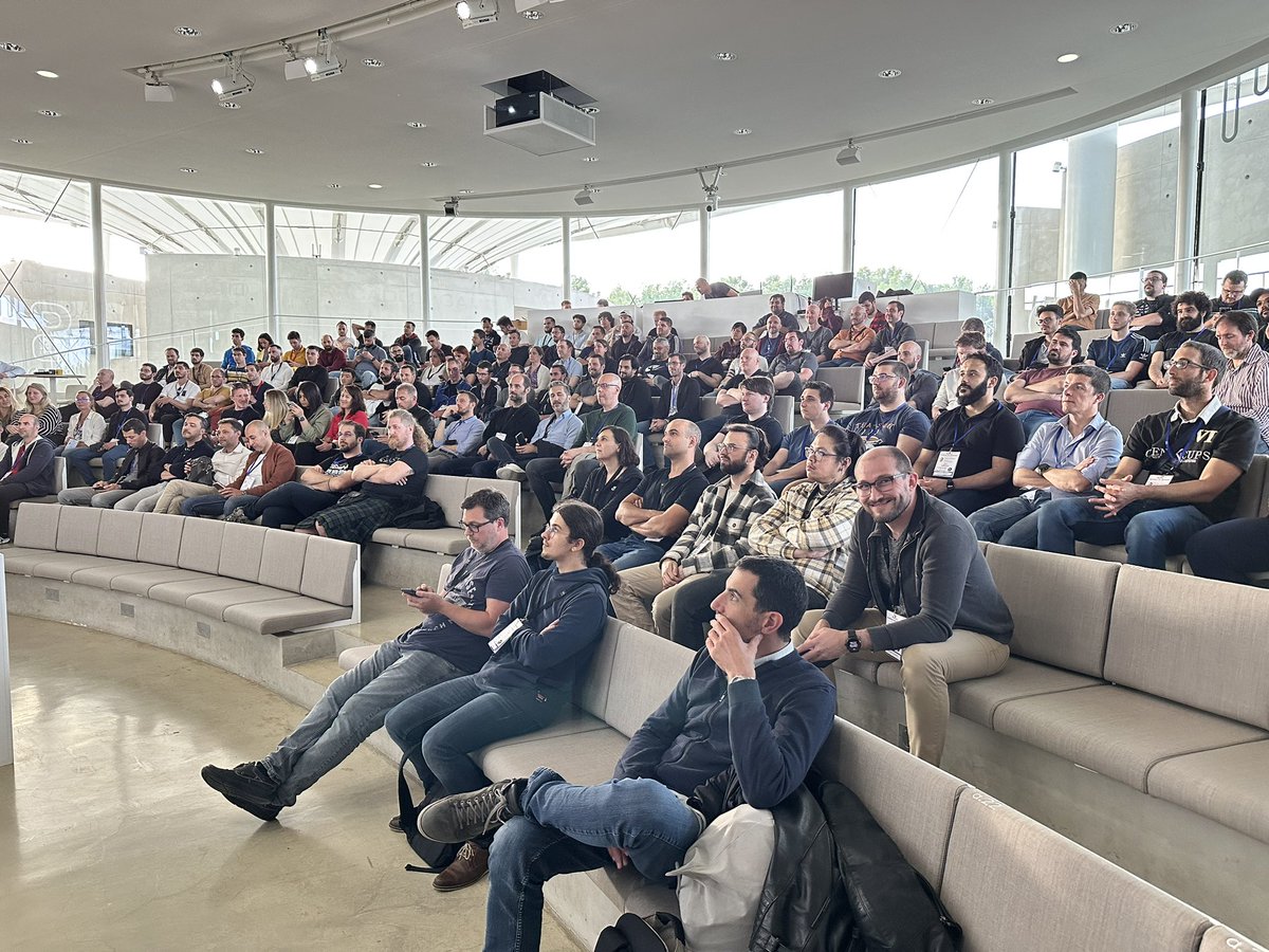 AFUP_AixMrs's tweet photo. On a filé un petit coup de main pour un super meetup #symfony qui débute a #thecamp aix ! L’antenne cherche toujours de nouveaux coordinateurs pour animer cette belle communauté de dev aix marseille.  😊 https://t.co/KuZUjo3fTF