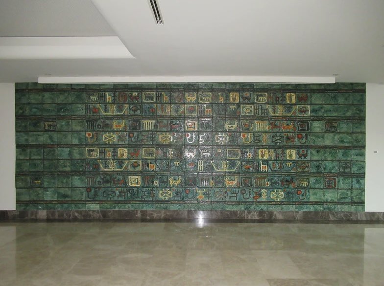Mimari-sanat iş birliğinin önemli örneklerini barındıran İzmir Büyük Efes Oteli'nde 1960-1980 arası farklı tarihlerde 16 sanatçının eseri yer almaktaydı,
