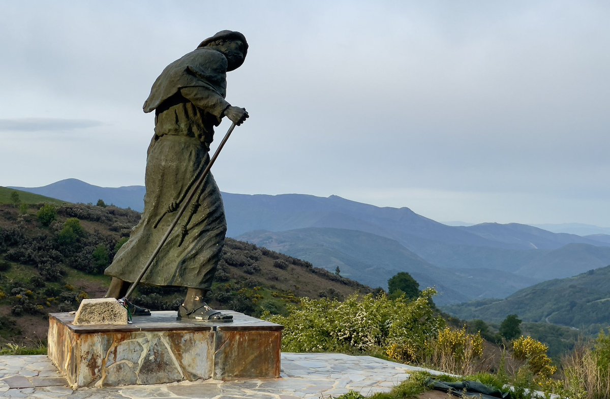 FlaglerFilms's tweet photo. Walking the Camino - Day 31
O Cebreiro to Triacastela
24.5km / 15.2 miles
.
#caminofrances #ocebreiro #camino_xacobeo #visitspain #caminos #caminosantiago #walkingvideo #walks #trails #thetrek #buencamino #sunrise #happyplace #outdooradventures #flaglerfilms @camino_xacobeo https://t.co/xKpPfwZlWn
