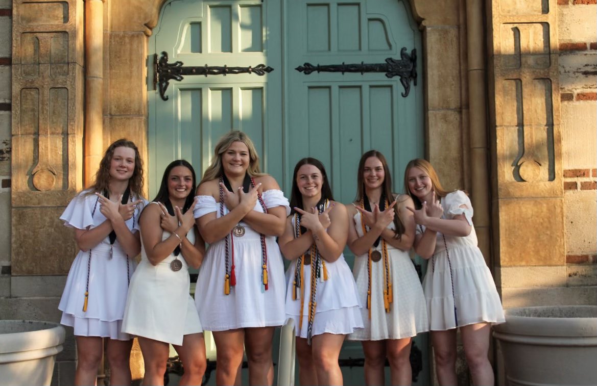 Graduation Day for these outstanding student-athletes of @stkateswildcats 
#mystkates #ForTheW