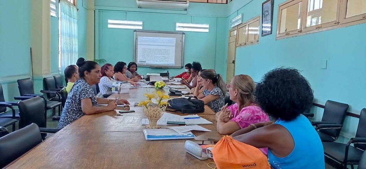ZuzelSalazar's tweet photo. @CubaMined En la @dpestgo se desarrolla sesión de preparación con cuadros y funcionarios, dirigida por DrC. @FundichelyRosa, para puntualizar acciones y lograr un óptimo desempeño de los mismos en el Seminario Provincial de preparación para el curso escolar 2023-2024 @RaulSamon https://t.co/mud0ftsJvh