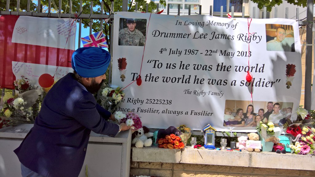 amanbhogal's tweet image. Today we remember Fusilier Lee Rigby.

A somber, solemn moment in Woolwich having paid my respects in Lee's enduring memory.

Once a Fusilier, always a Fusilier.
We will remember them!
🇬🇧