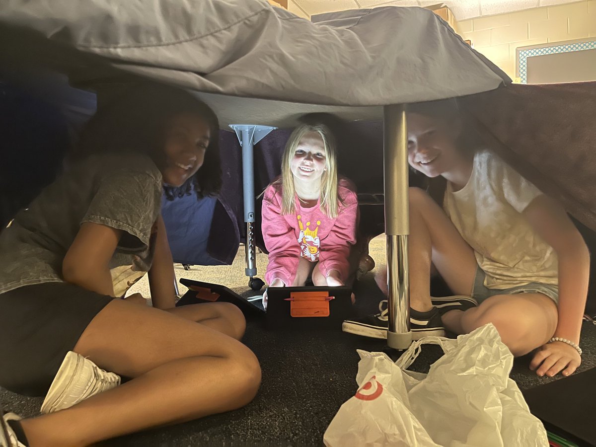 kimchambers72's tweet photo. Reading Forts in Chambers ELA class! ⁦@Gateway6NKC⁩ ⁦@NKCSchools⁩ https://t.co/26kyzZ7MjD