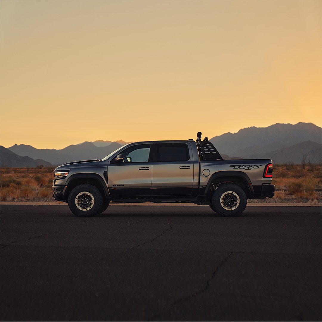 dhofarauto's tweet photo. The MOPAR RamBar is the perfect addition to your RAM for hauling cargo and lighting up the night.
لنقل البضائع والإضاءة الليلية، رام بار من موبار إضافة مثالية لشاحنتك رام. 
#MOPAR #AtYourService #RamBar
#موبار #في_خدمتكم https://t.co/5KQt2ajjpG