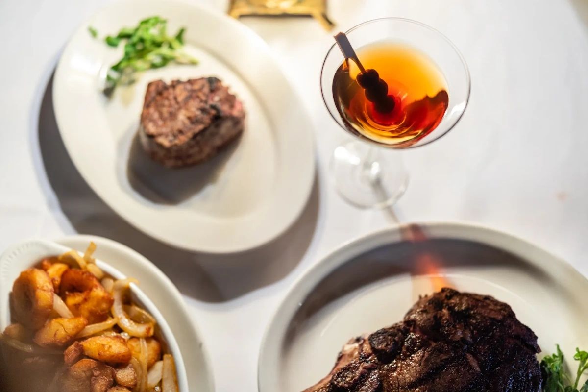 Lewnes' Steakhouse tweet media