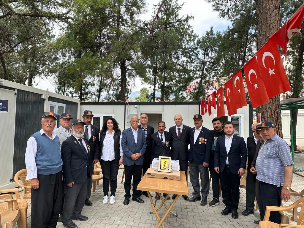drrecepcengiz's tweet photo. Kahramanmaraş’tayız..

Türkiye Muharip Gaziler Derneği Kahramanmaraş Şubesini ziyaret ettik. Depremin enkazı tüm vatandaşlarımızı hala olumsuz etkilemekte, umarım en kısa süre içerisinde bütün yaraları saracağız.🇹🇷
@kilicdarogluk https://t.co/5ik1ARuvXn