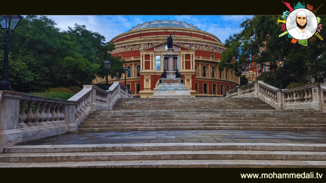 On #Monday A rare #opportunity to visit and to explore #London by foot. How lucky to me that I was visiting #KensingtonGarden which is a step away from the famous music and concert hall #RoyalAlbertHall.
