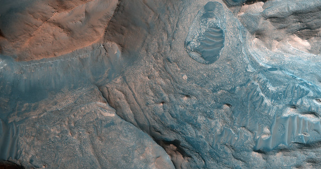 Layered Rocks in Western Arabia Terra - From UAHiRISE (NASA) (<a href="/HiRISE/">HiRISE: Beautiful Mars (NASA)</a>) - flic.kr/p/2jCtCWt