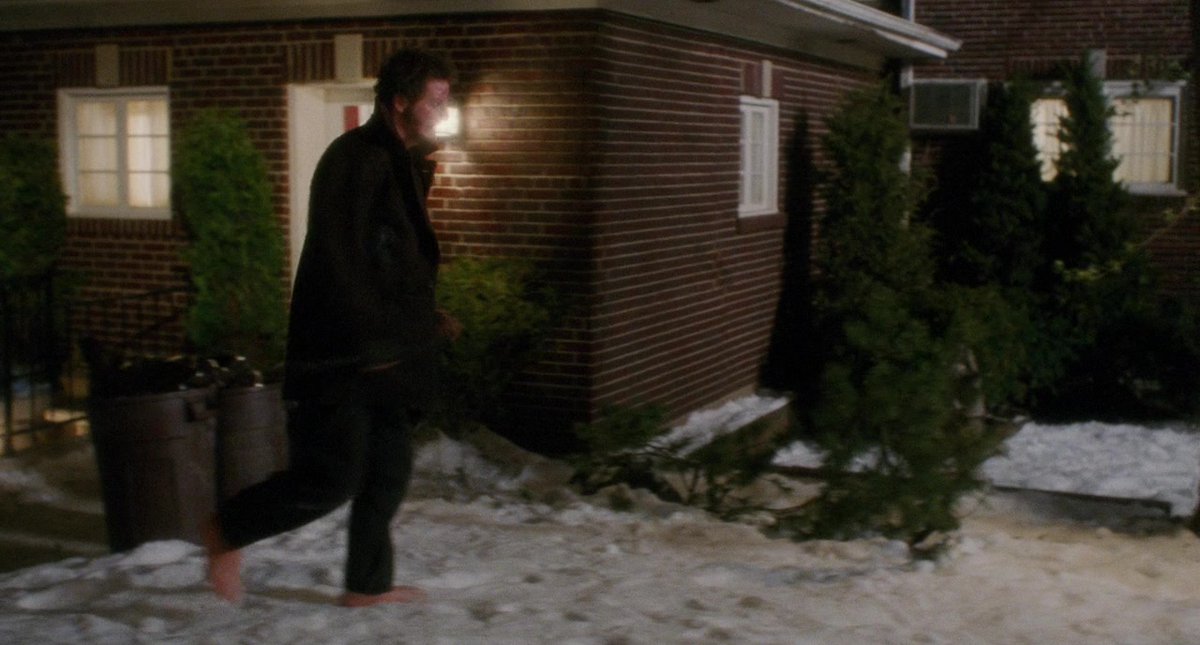 HomeAloneFrames's tweet photo. Home Alone by John Hughes - frames 118889 to 118892 of 148019.

 #homealone #homealoneframes https://t.co/8QWOQPpHXK