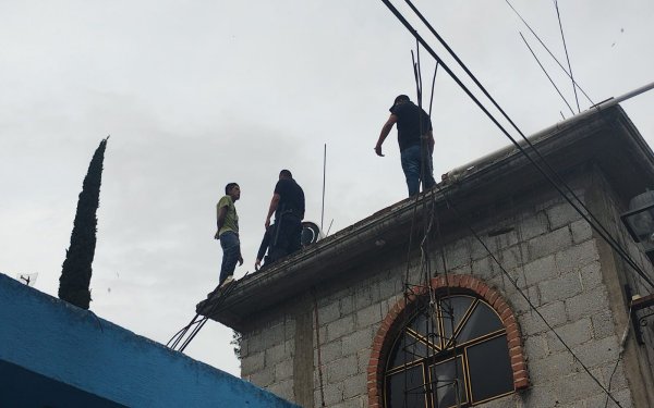 385Grados's tweet photo. Atrapan vecinos de #Techachalco a sujeto que andaba en azoteas con un cuchillo
https://t.co/tV5qZCYZaE https://t.co/IcpYpwD3ut