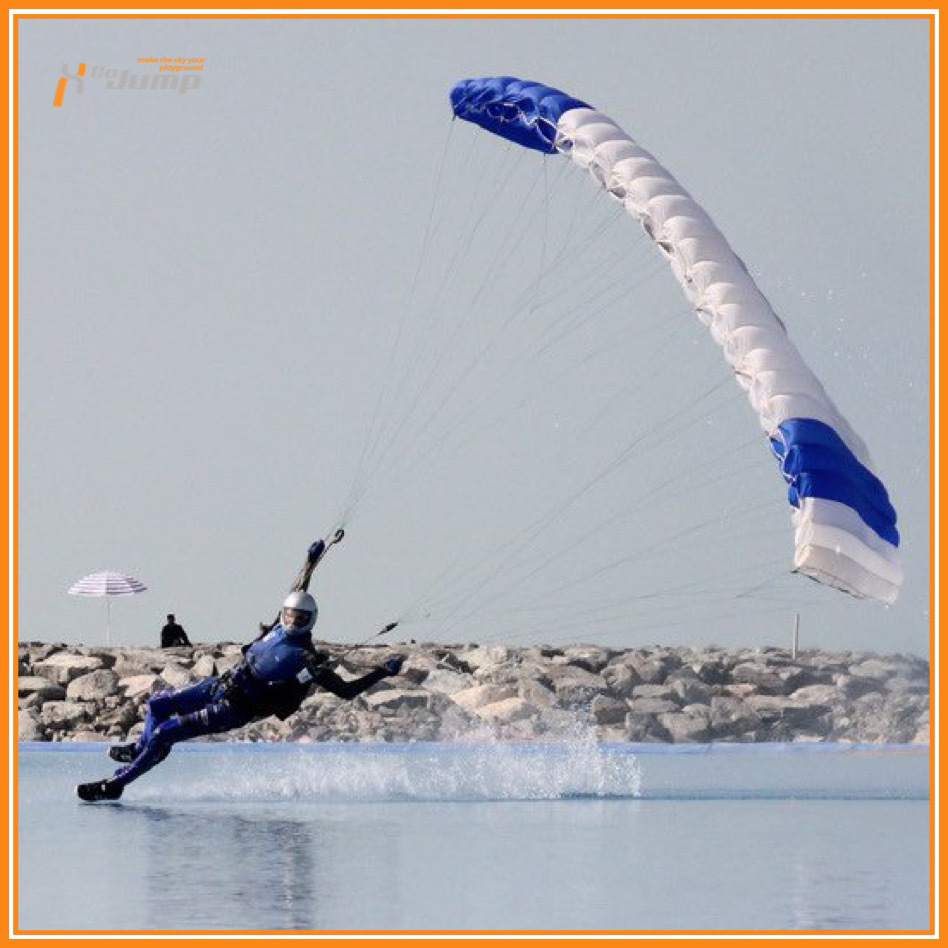 gojumpberlin's tweet image. Kappenkurse mit Toby Scherrinsky, Flight-1-Kurse, FF-LO mit Vicky – euer Spielplatz wird ja immer größer, liebe Funjumper! 🪂

#GoJump #Gransee #funjump #funjumper #fallschirmspringen #fallschirmsprungberlin #skydivecarbonneutral #klimaneutraleabsetzflüge #klimaneutral