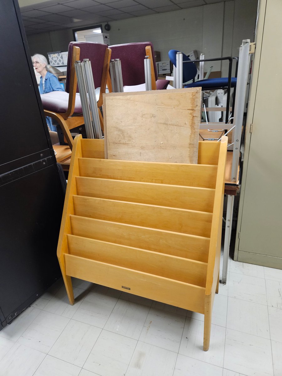 Watson_Library's tweet image. Due to our upcoming renovations, Watson Library has to get rid of some furniture. We will soon be throwing this away, but would like to offer it for FREE! If interested, please visit the library from 8:00am - 5:00pm Mon-Thurs, and 8:00am - Noon on Fridays.