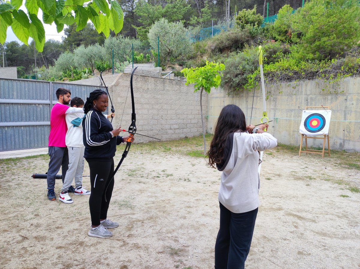 Avui hem anat tota l'escola a #lacensada. Hem estat amb un equip de monitors fantàstic i hem fet diferents activitats i cohesió de grup.