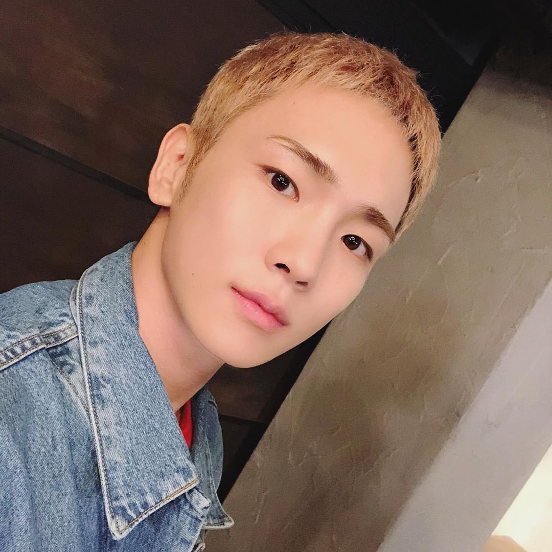 kibumonthisday's tweet photo. [190523] stacynam instagram update

“in celebration of shinee’s upcoming anniversary, i will share unreleased photos from their iheartradio interview… [...] our key who always knows how to take selfies with the perfect angle~🤳💕 #shineeday #weloveshinee #welovekey” https://t.co/vpDxUsYLSE
