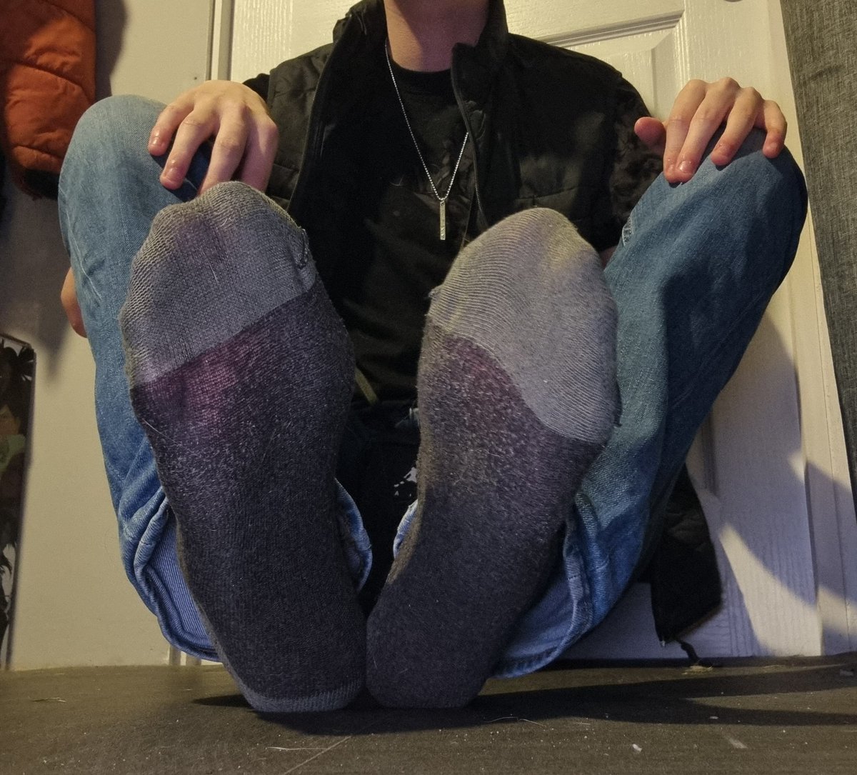 Need a nose between my toes, im bored~ 

#feet #malefeet #twinkfeet #soles #socks #malesocks #gayfeet