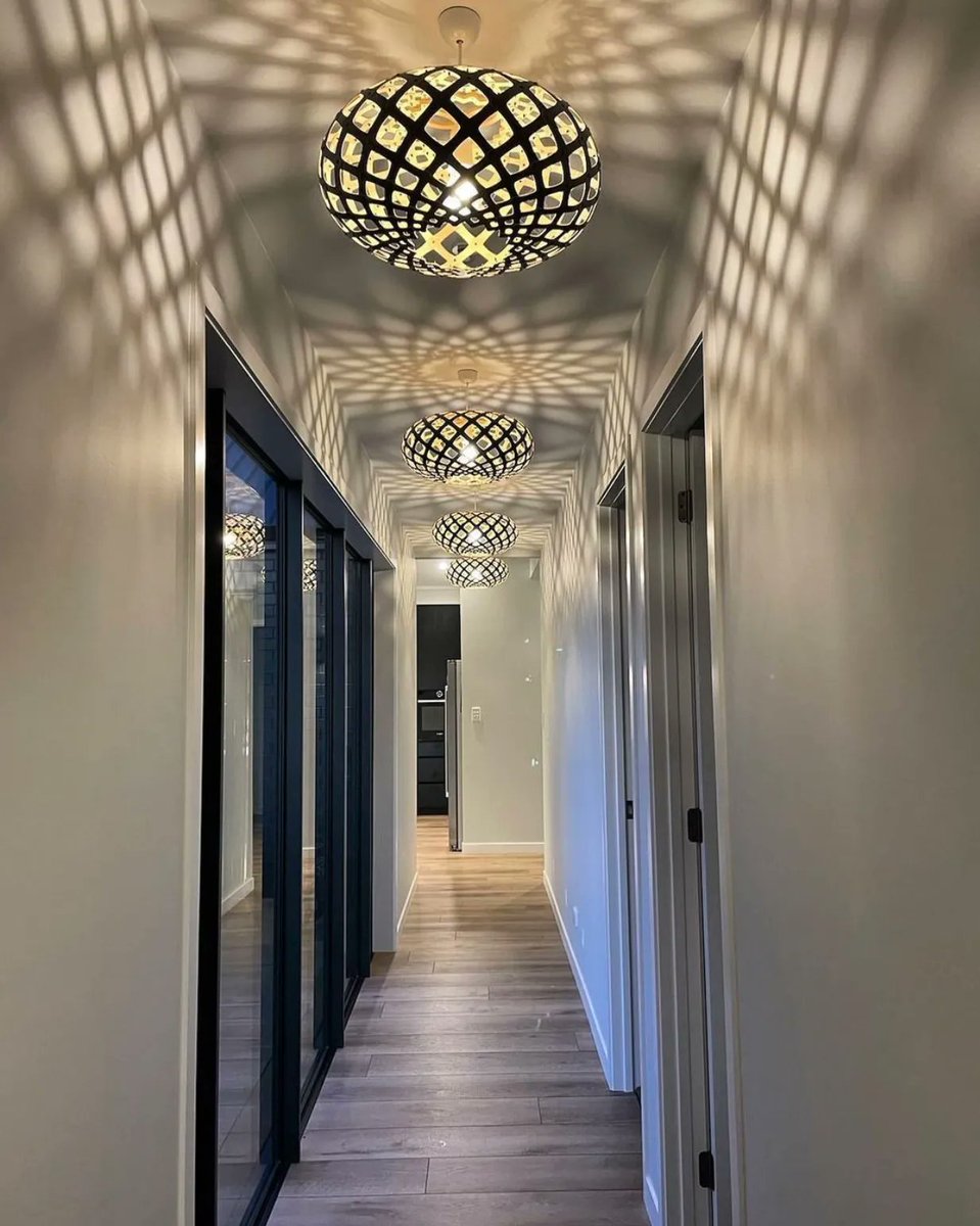 A hallway gets the royal treatment with quadruple Kinas as crowns, from @wakanine.
See more at bit.ly/3pRyvOR 

Via @uptonelectrical
•
•
•
•
•
•
#architecturallighting #hallwaylighting #lightingdesign #lightinginspo #pendantlight #interiordesign #art #bebrilliant