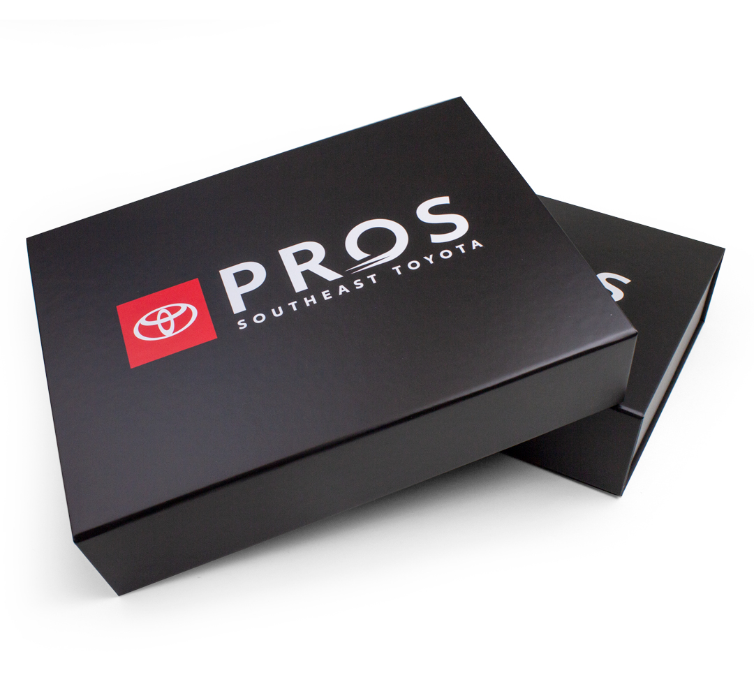 SunpackDotCom's tweet image. Happy MagBox Monday! Create maximum marketing impact with memorable sales kits made to generate a buzz about your product. #repeatcustomer #MagBox #magboxmonday #luxurypackaging #branding #brandbox #marketing #packagingdesign #southeasttoyota #cardealer #ToyotaDealership #toyota