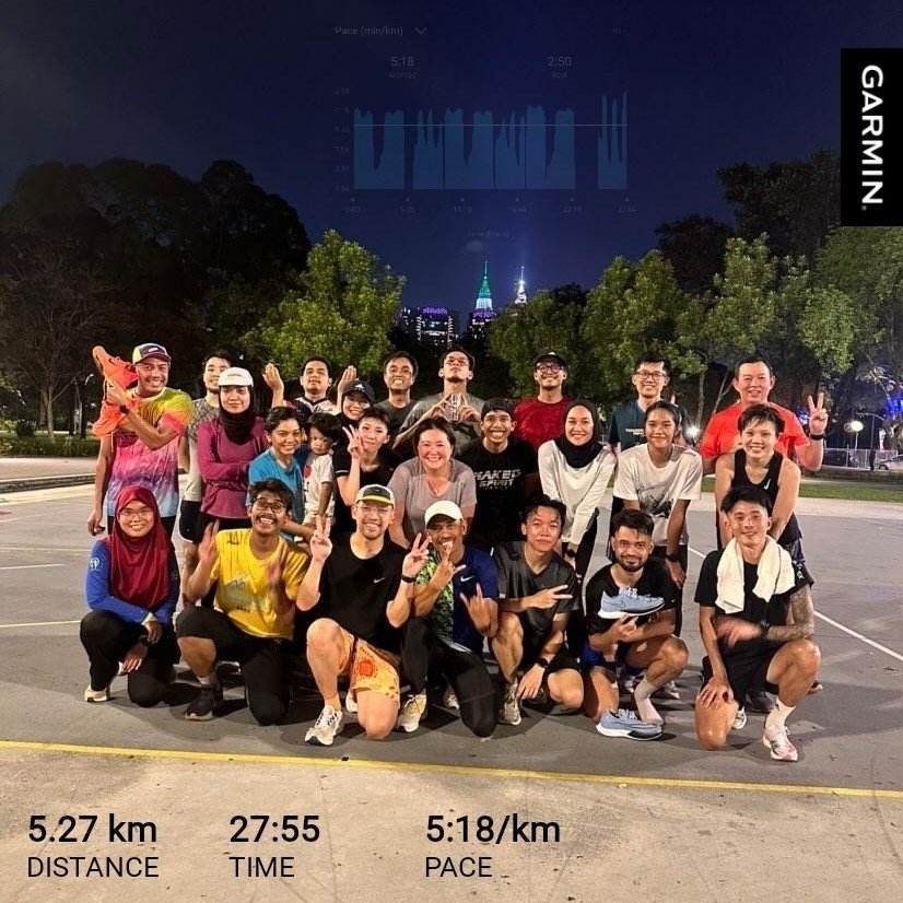 amfreaky's tweet photo. Buat rasa2 join session koc din... "project 59"....
Menu speedwork.... Rasa nak tercabut 💔🦵💥💥💥
#crewlove
#runwithoutlimit
#nakedspiritrunners
#asicsmalaysia
#asicsmagicspeed2
@nakedspiritrun https://t.co/8ua2GwzHc8