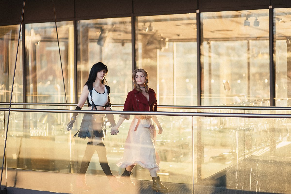 I am so happy we could make this collab happen 💕.
Fenix came to visit Germany in winter (OMG it was so cold during this. 0°C) to take these photos together 🥰.

Aerith by <a href="/Fenix_Fatalist/">fenixfatalist</a> 
Tifa is me
Photo by <a href="/alexbootsman1/">alexbootsman</a> 
Costumes by <a href="/fenindom/">FENINDOM</a> 
Wigs by natsumi_cosplay(IG)