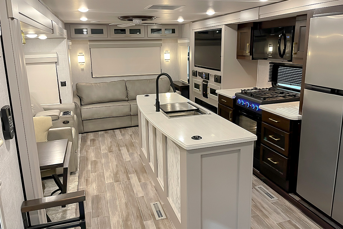 SylvanLakeRV's tweet image. Long Weekend 🚨NEW INVENTORY ALERT🚨

The 2021 Palomino Columbus River Ranch 390RLW (Stock 3038A4) is a luxury, like-new #5thwheel available for sale now!

sylvanlakerv.com/listings/2021-…

#PreOwnedRV #rvforsale #reddeer #5thwheellife