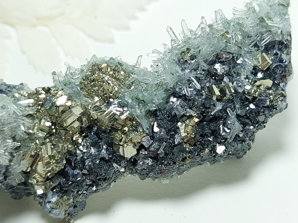 GeeksCrystal's tweet image. 불가리아산 황철석/방연석/수정 클러스터!

m.smartstore.naver.com/crystalgeeks/p…