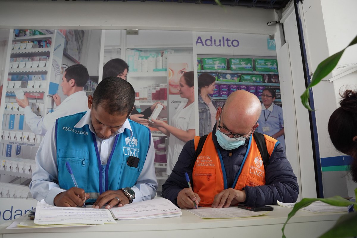 FiscaMuniLima's tweet photo. La clínica Megasalud, ubicada en Av. Emancipación 791, fue clausurada tras detectar la modificación de su infraestructura sin la autorización correspondiente y por incumplir con las condiciones para la atención al público. El local fue multado con el pago de 1 UIT (S/ 4,950.00). https://t.co/wwyiB0Ggqk